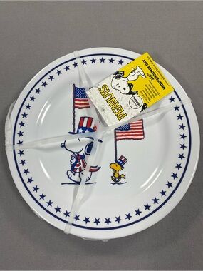 Peanuts Snoopy Patriotic Melamine Plates Set of 4 Different Designs. NWT